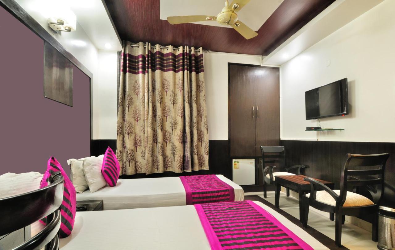 The Bonlon Inn-Near Blk Hospital 델리 외부 사진